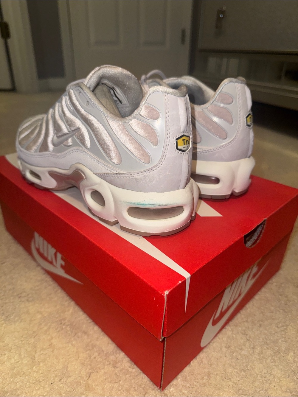 Nike Airmax Plus Women’s Light Pink and White Tuned Air Sneakers - Picture 3 of 4